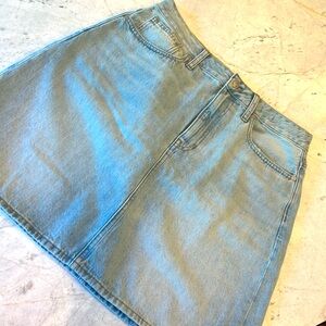 Madewell denim skirt. Size 29.